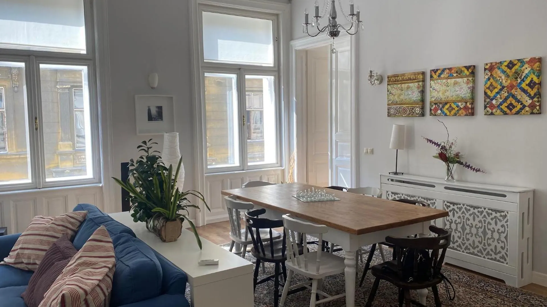 Urban Haven - 3 Beds, 3 Baths, Free Parking, Near Central Market Budapest Ungheria