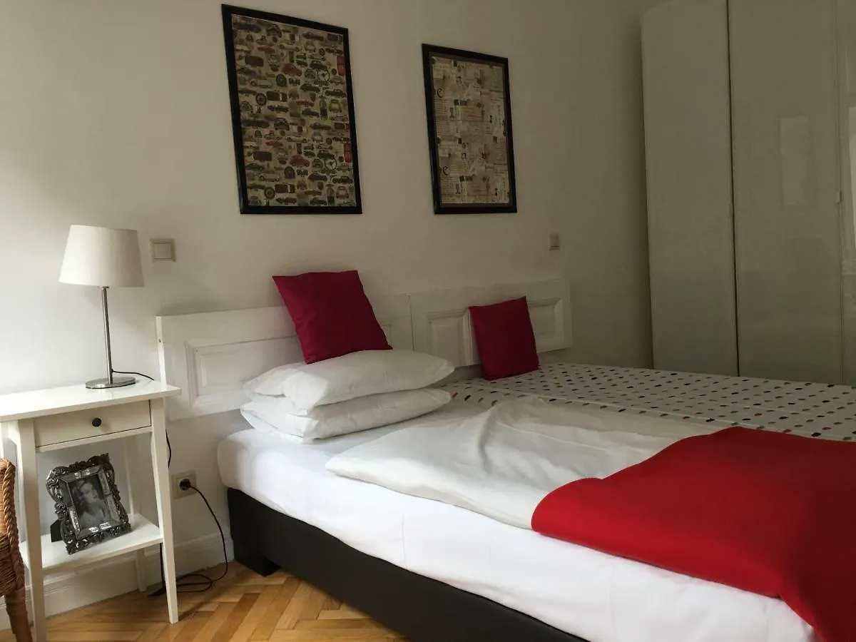 Urban Haven - 3 Beds, 3 Baths, Free Parking, Near Central Market Budapest Apartment