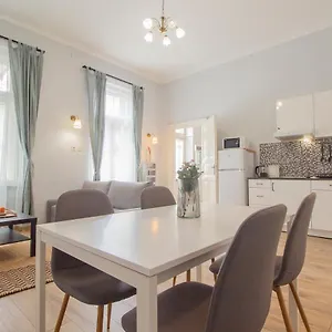 Apartment Isabella With Ac, Budapest