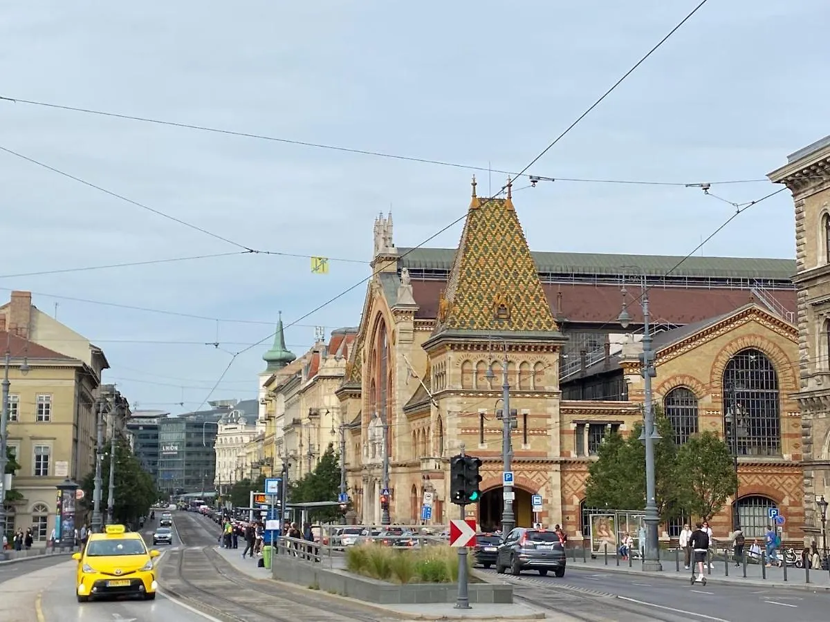 Urban Haven - 3 Beds, 3 Baths, Free Parking, Near Central Market Budapest Apartment