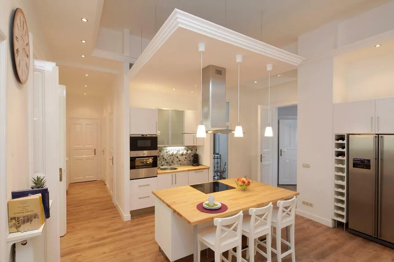 Urban Haven - 3 Beds, 3 Baths, Free Parking, Near Central Market Budapest 0*,